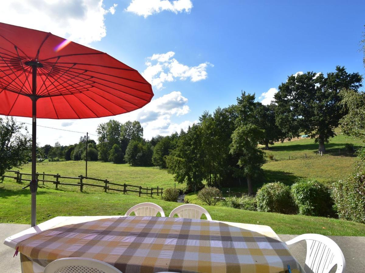 Cosy Chalet With Private Garden In Normandy Isigny-le-Buat Rum bild