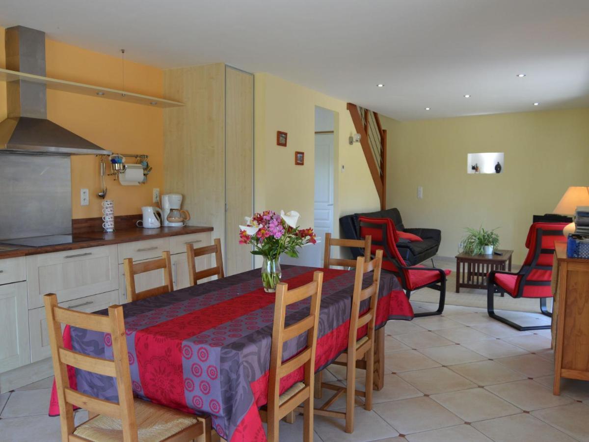 Cosy Chalet With Private Garden In Normandy Isigny-le-Buat Rum bild