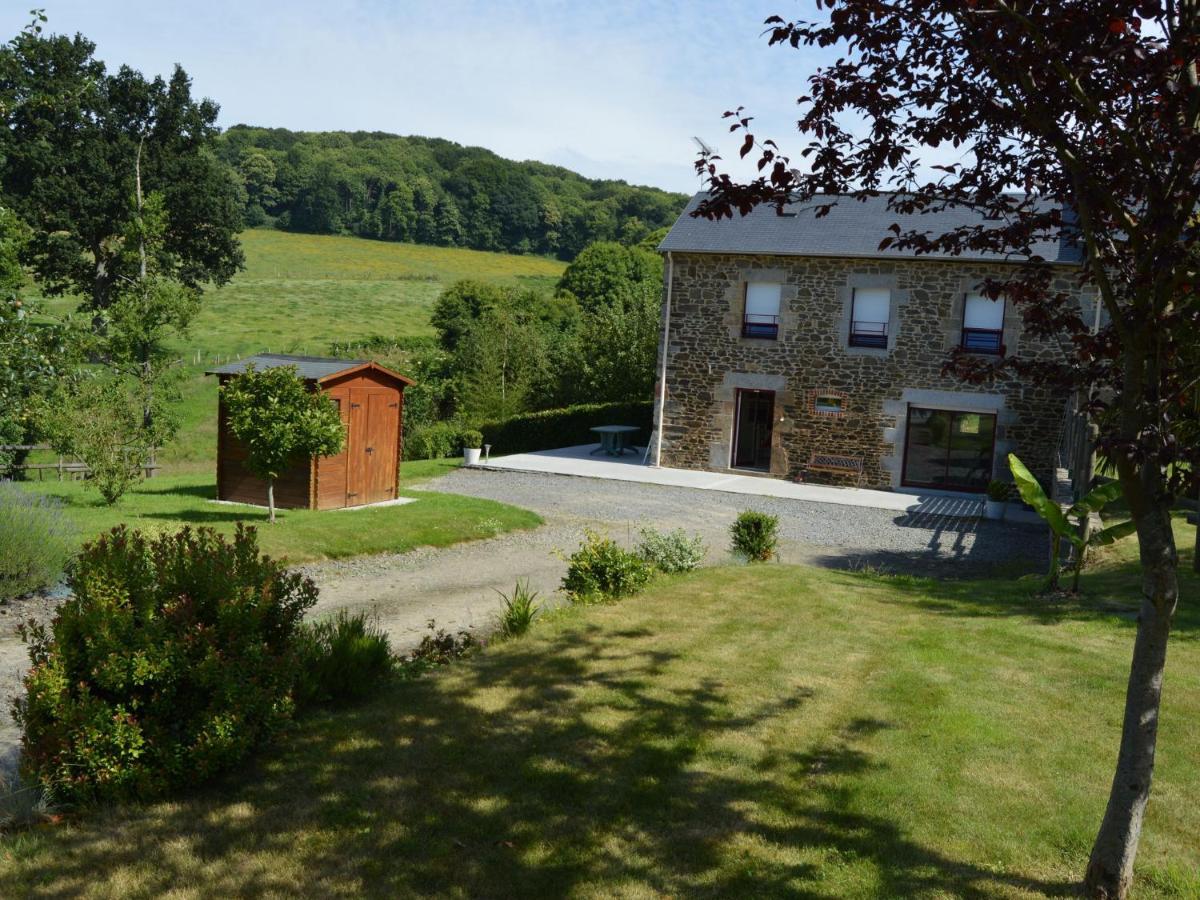 Cosy Chalet With Private Garden In Normandy Isigny-le-Buat Rum bild
