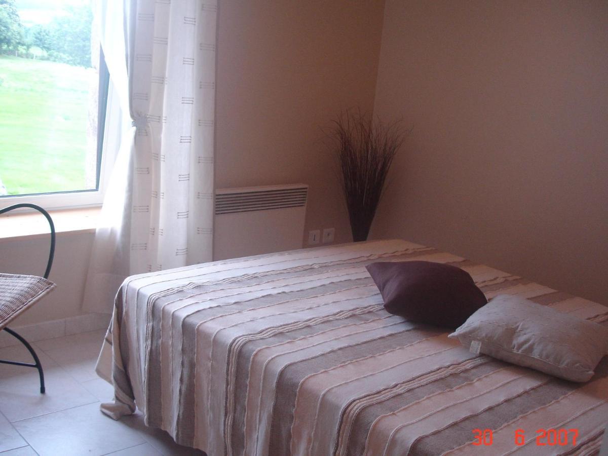 Cosy Chalet With Private Garden In Normandy Isigny-le-Buat Rum bild