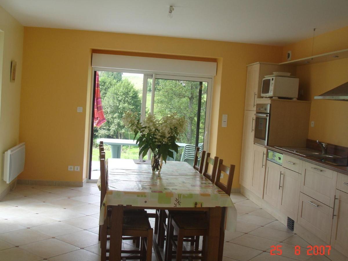 Cosy Chalet With Private Garden In Normandy Isigny-le-Buat Rum bild