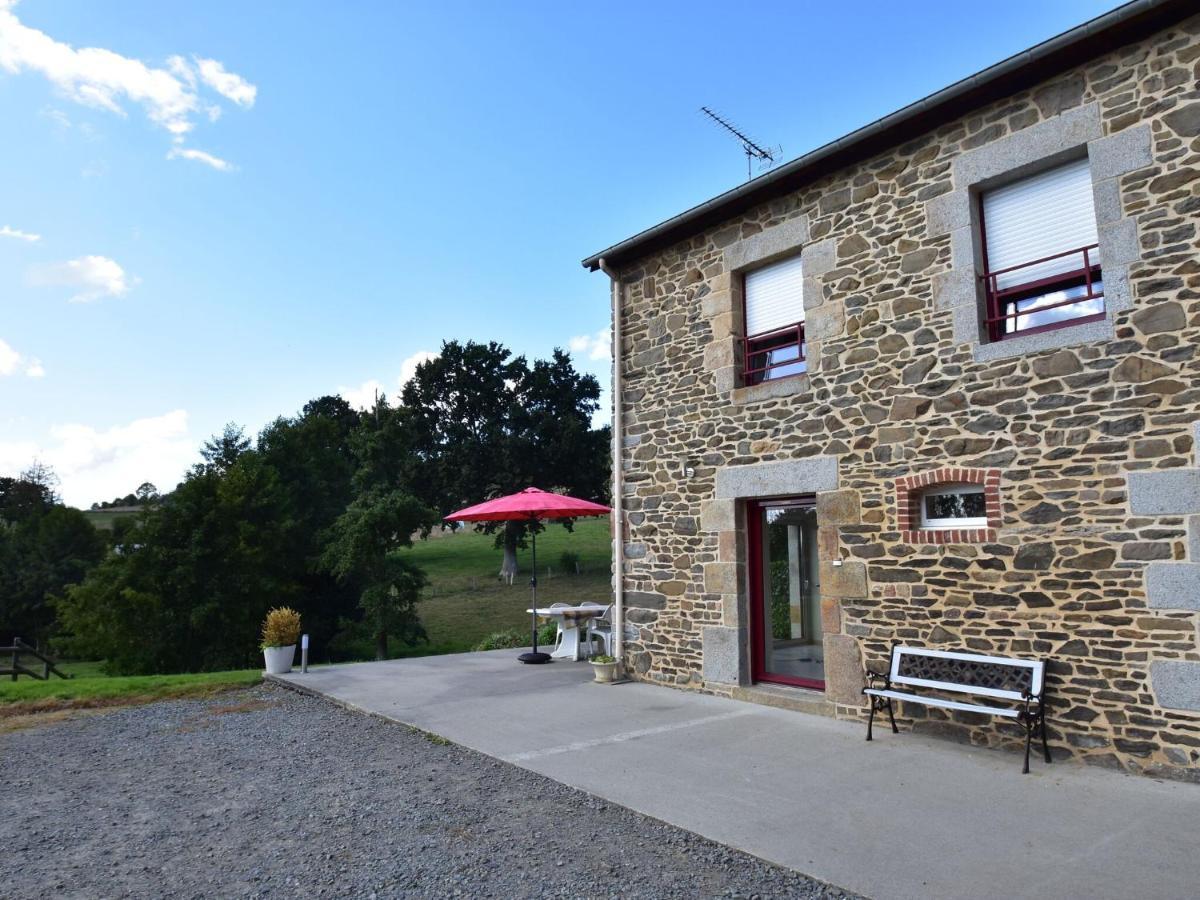 Cosy Chalet With Private Garden In Normandy Isigny-le-Buat Exteriör bild