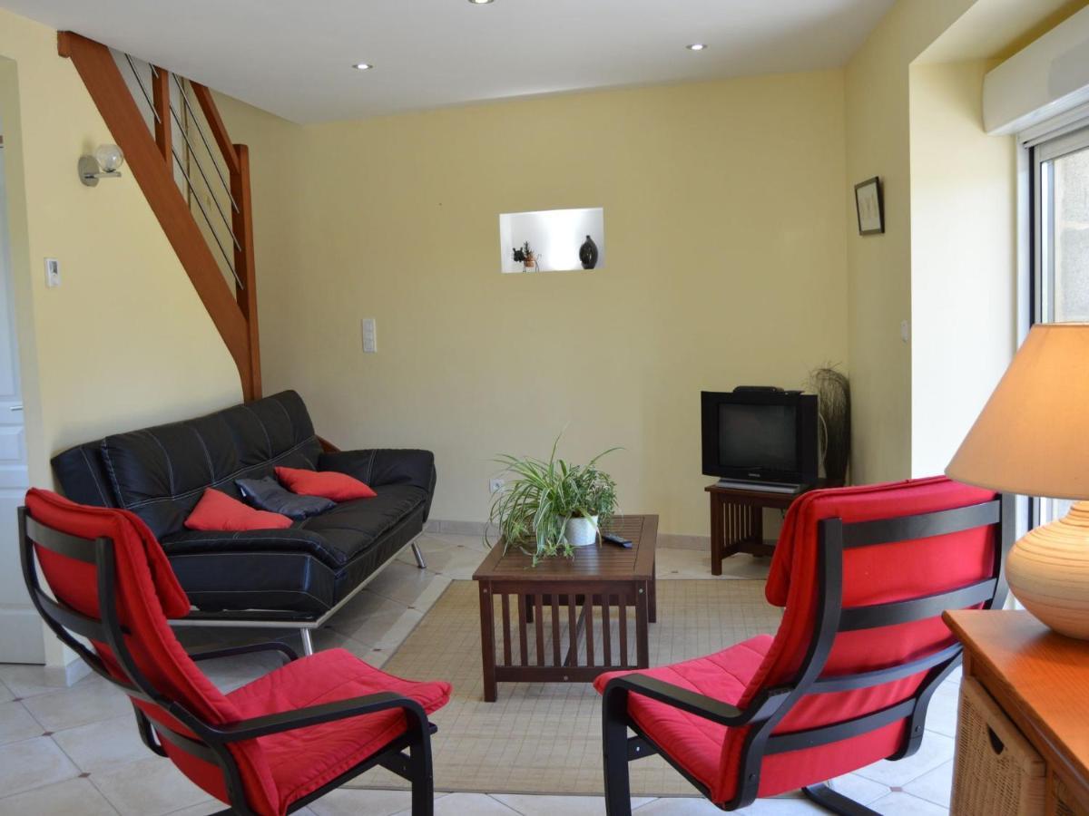 Cosy Chalet With Private Garden In Normandy Isigny-le-Buat Exteriör bild