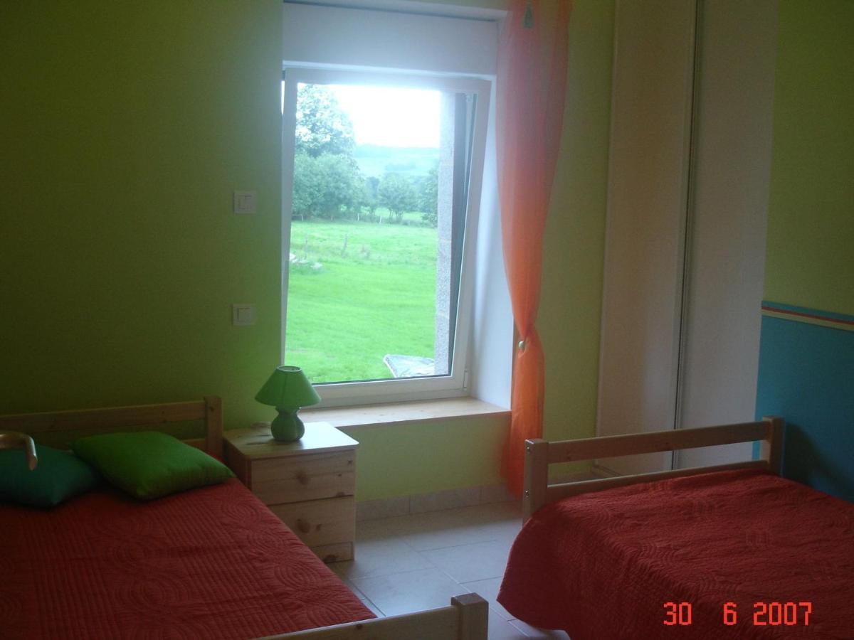 Cosy Chalet With Private Garden In Normandy Isigny-le-Buat Exteriör bild
