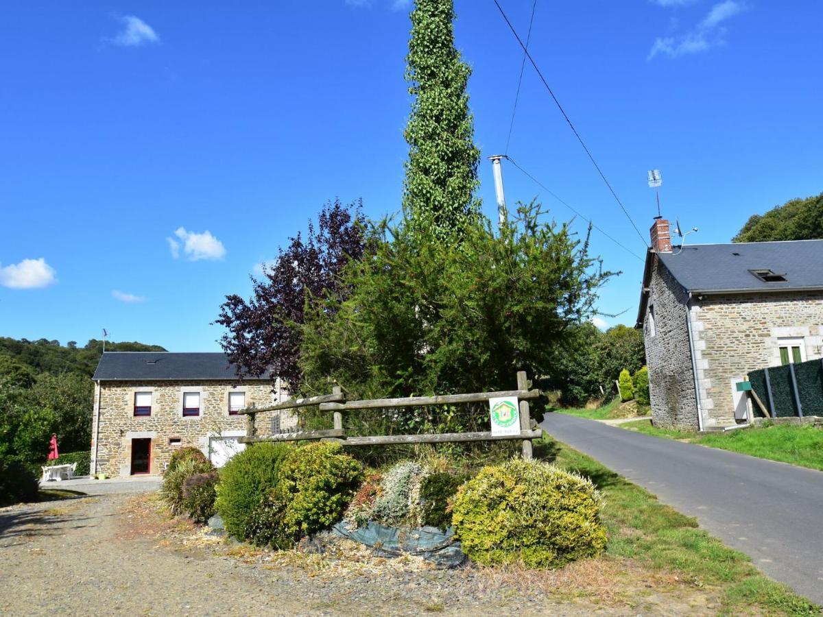 Cosy Chalet With Private Garden In Normandy Isigny-le-Buat Exteriör bild