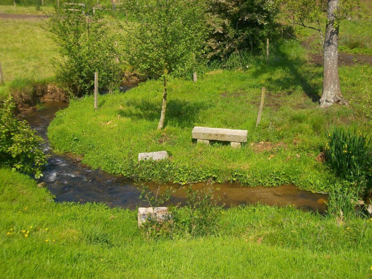 Cosy Chalet With Private Garden In Normandy Isigny-le-Buat Exteriör bild