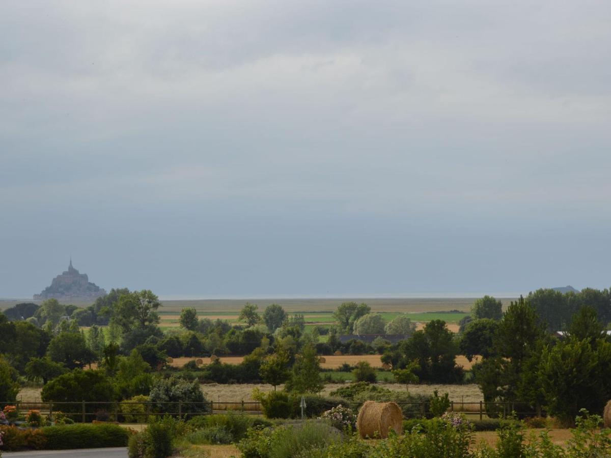 Cosy Chalet With Private Garden In Normandy Isigny-le-Buat Exteriör bild