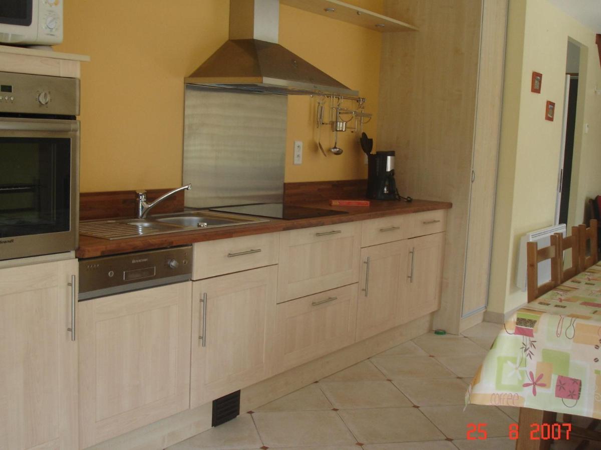 Cosy Chalet With Private Garden In Normandy Isigny-le-Buat Exteriör bild