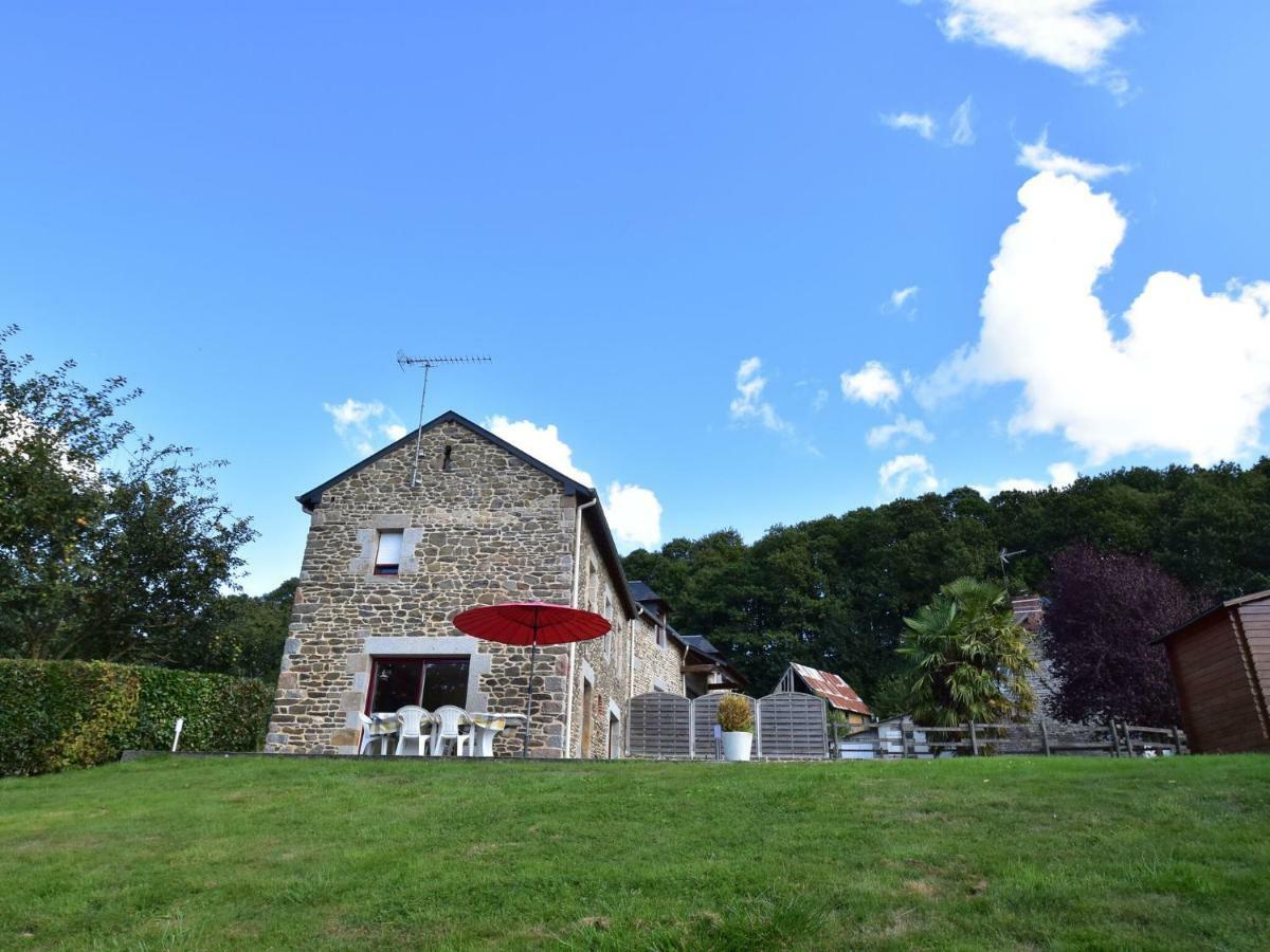 Cosy Chalet With Private Garden In Normandy Isigny-le-Buat Exteriör bild